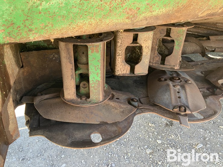2015-john-deere-w235-image-19
