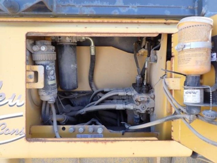 2005-deere-450j-lt-image-51