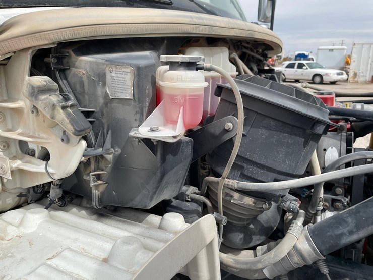 2008-freightliner-m2-106-image-47