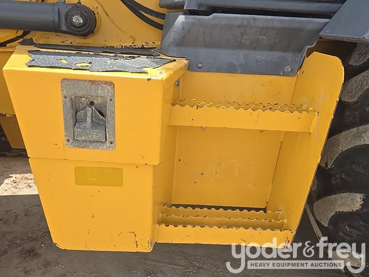 2020-deere-310sl-image-31