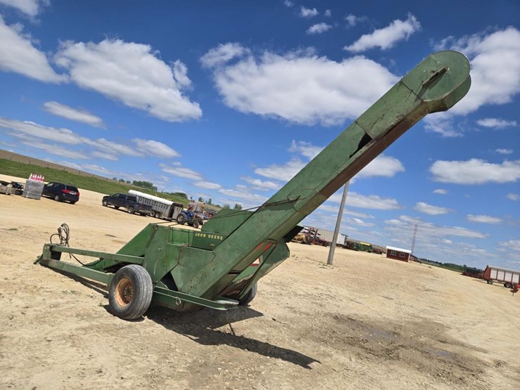 john-deere-300-image-8