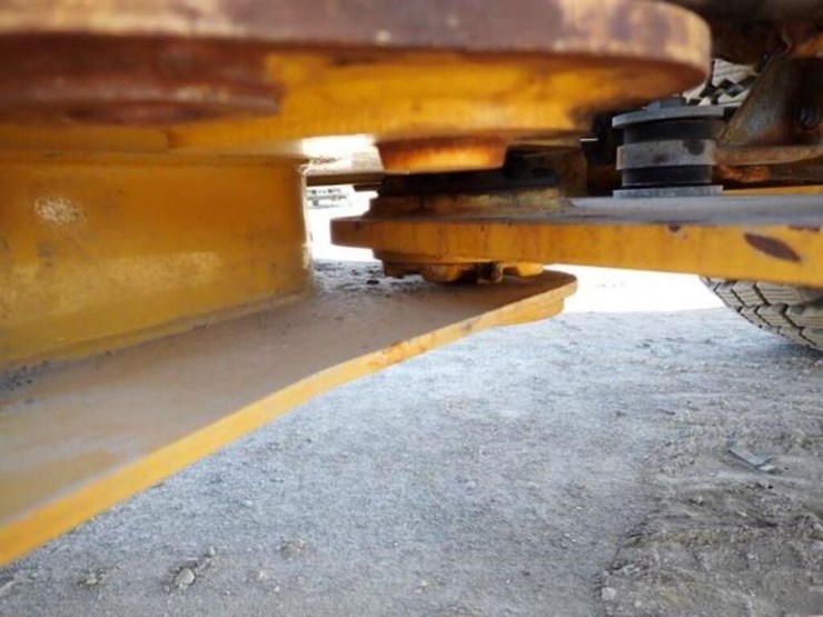 2023-caterpillar-926m-image-44