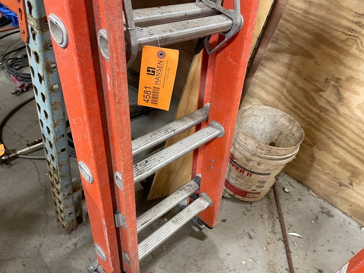 #4581-•-werner-fiberglass-extension-ladder-image-2