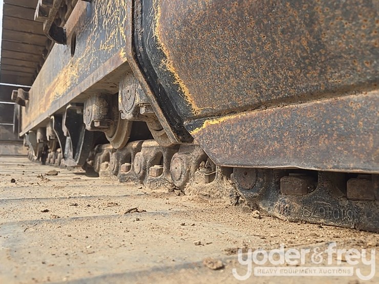 2019-caterpillar-336-image-18