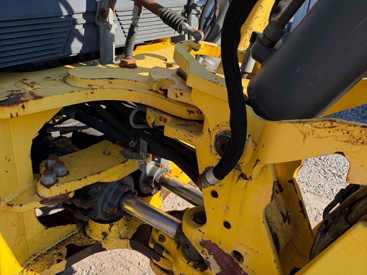 new-holland-b95lr-backhoe-image-18