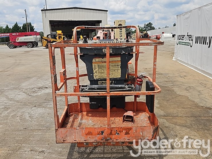 2011-jlg-e400ajpn-image-8