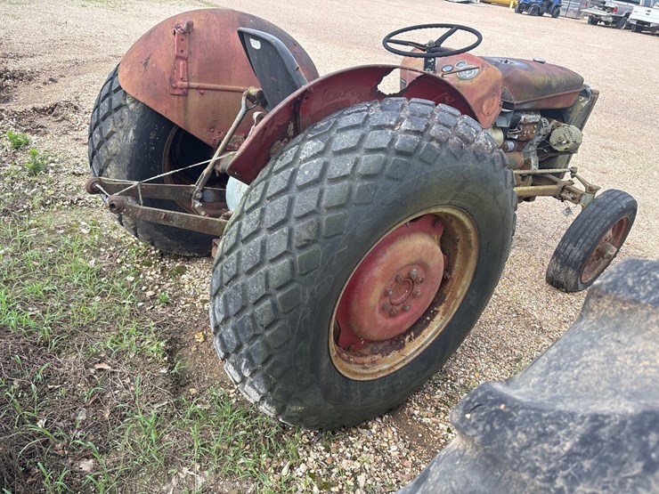 massey-ferguson-mf135-image-3