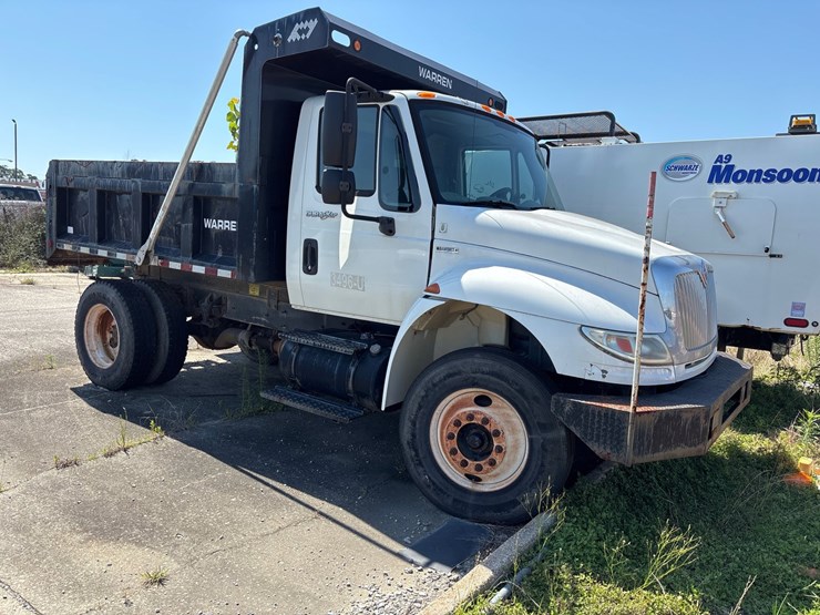 #22-•-2011-international-6yd-dump-truck-image-1