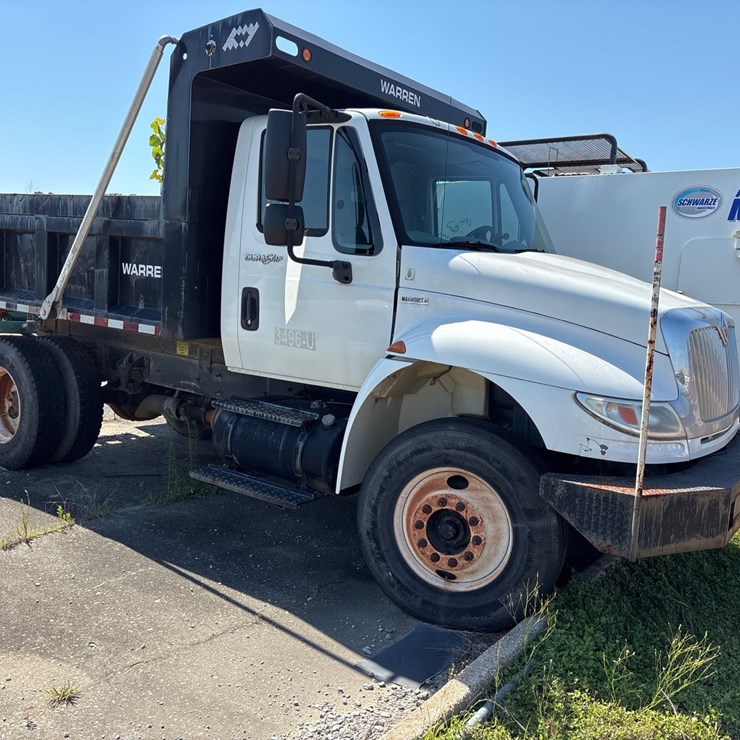 #22 • 2011 INTERNATIONAL 6YD DUMP TRUCK