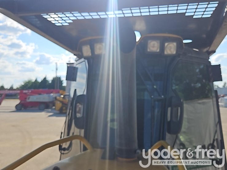 2016-caterpillar-d5k2-lgp-image-32