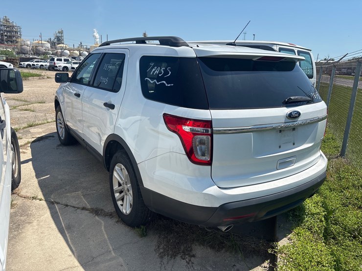 2015-ford-explorer-image-5