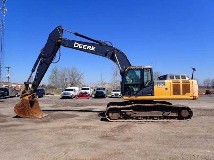 2017-deere-250g-lc-image-7