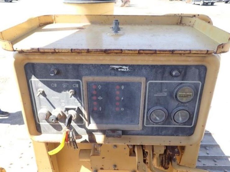 1990-caterpillar-d4h-image-11