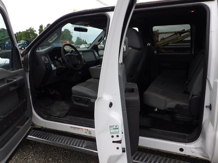2011-ford-f550-image-27