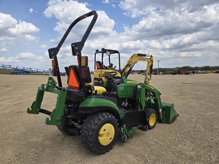 2018-john-deere-1025r-image-13