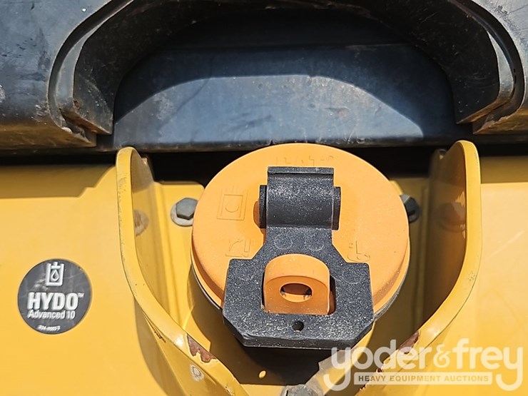 2016-caterpillar-d5k2-lgp-image-25
