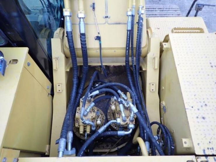 2015-caterpillar-349fl-image-65