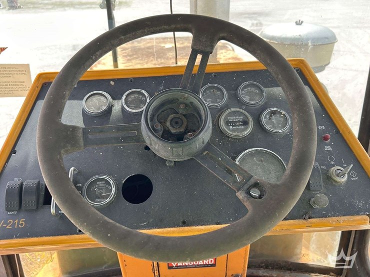 vanguard-v215-ph-4wd-articulating-heavy-haul-agricultural-tractor-image-14