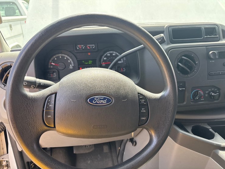 2013-ford-e150-image-12