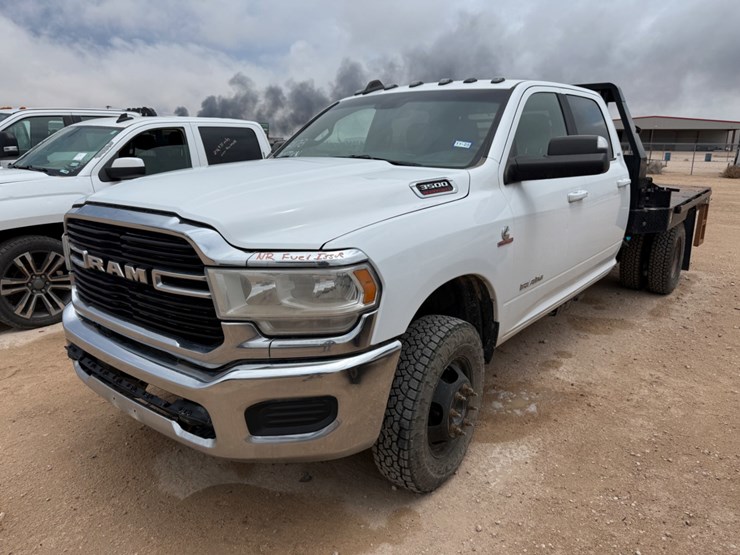 2021-dodge-3500-image-1