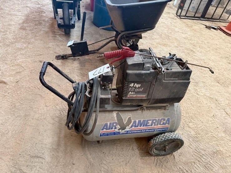air-america-12gal-air-compressor-image-3