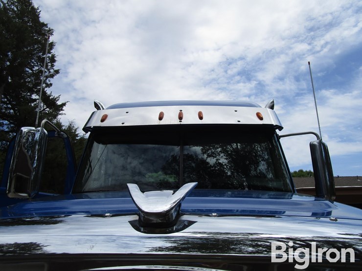 2018-freightliner-122sd-image-19
