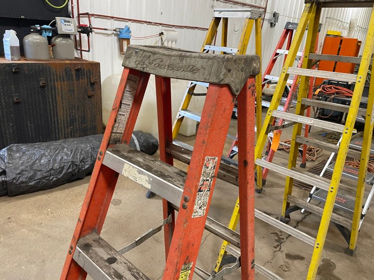#4590-•-louisville-fiberglass-step-ladder-image-2