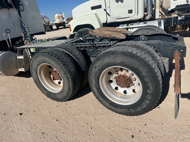 2018-mack-pinnacle-image-6
