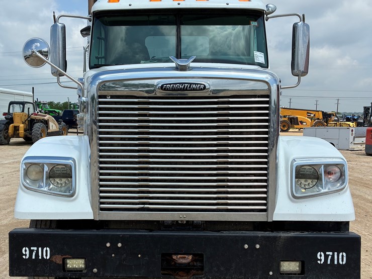 2016-freightliner-coronado-122-sd-image-2
