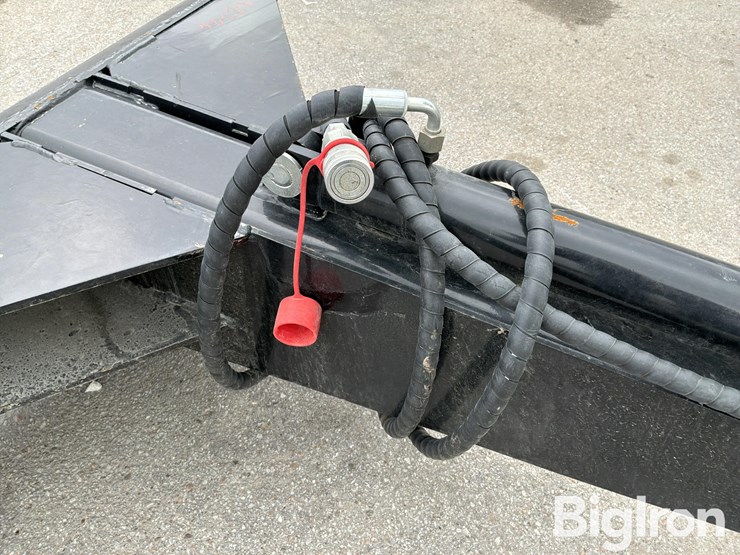 2025-massey-ferguson-730-image-13