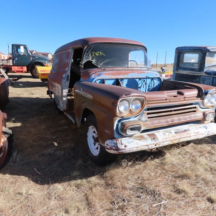 1958 CHEVROLET APACHE