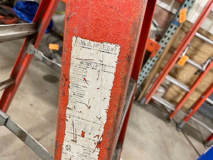 #4590-•-louisville-fiberglass-step-ladder-image-6