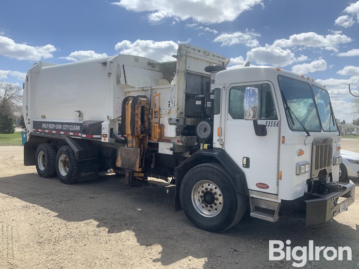 2015-peterbilt-320-image-3