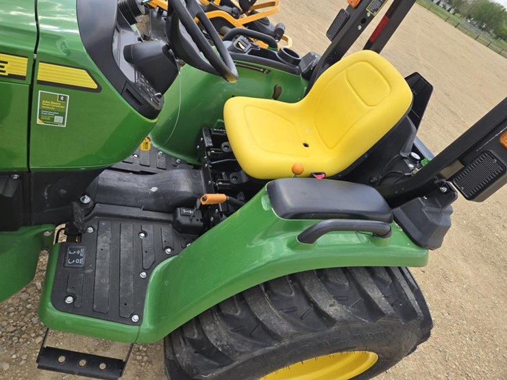 2025-john-deere-3032e-image-16