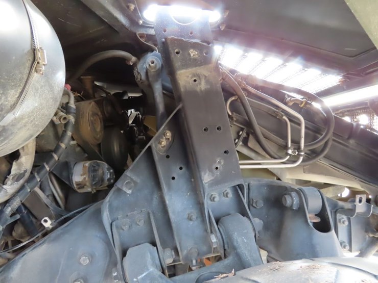 2009-am-general-humvee-4x4-image-19