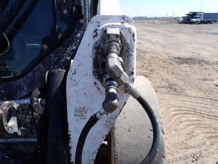 2014-bobcat-s590-image-19