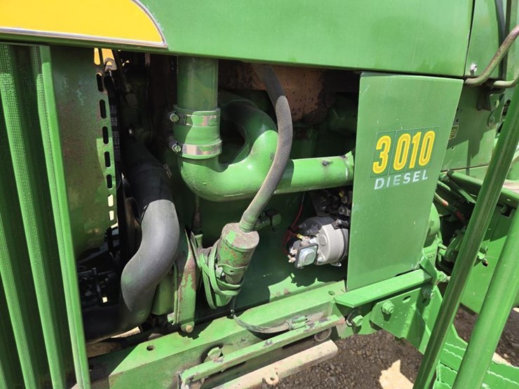 john-deere-3010-image-6