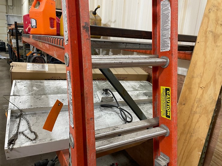 #4581-•-werner-fiberglass-extension-ladder-image-3