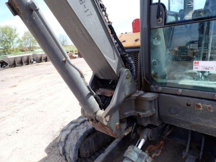 2015-volvo-ecr58d-image-35