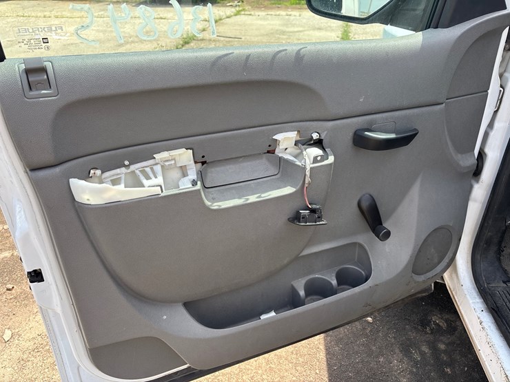 #17-•-2013-chevrolet-1/2-ton-pick-up-truck-image-9