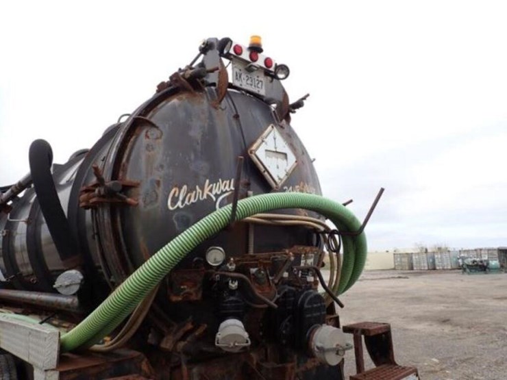 inoperable-2005-mack-cv713-tri/a-vacuum-truck-1m2a-image-55