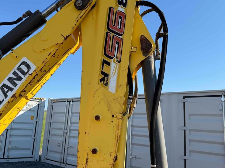 new-holland-b95lr-backhoe-image-21