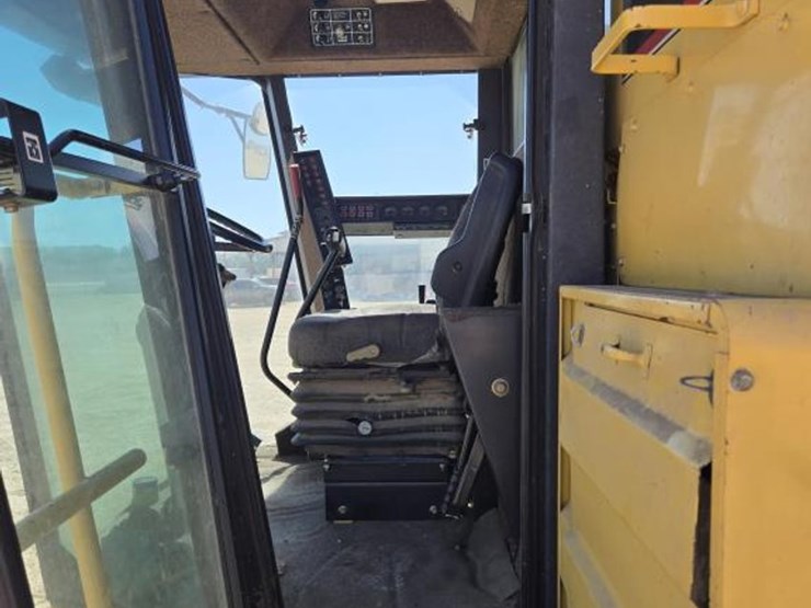 new-holland-tr97-image-24
