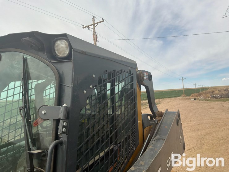 2017-deere-324e-image-13