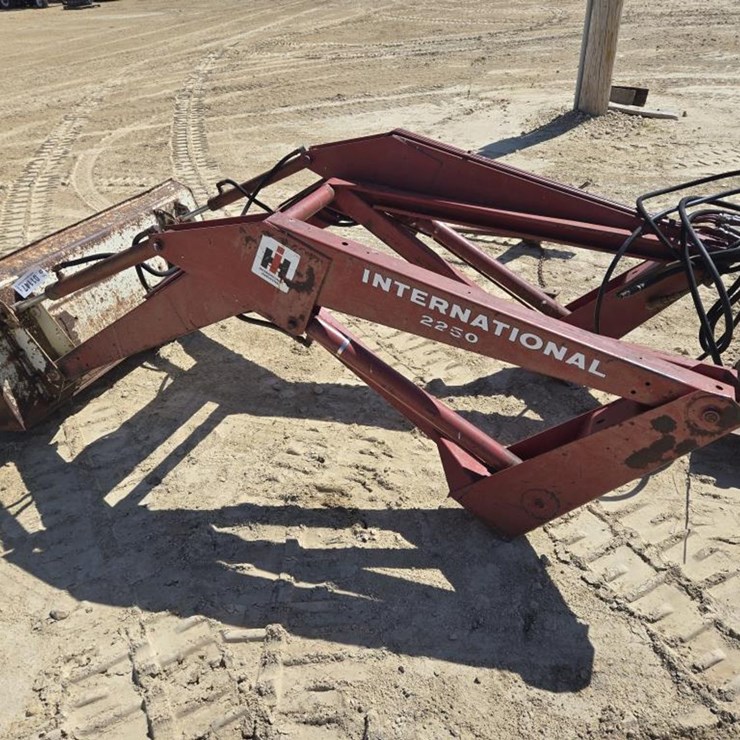 INTERNATIONAL 2250