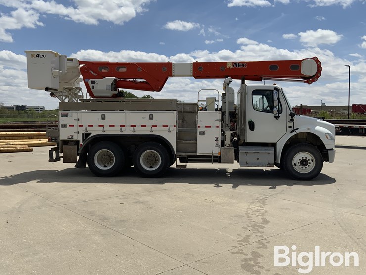 2015-freightliner-m2-106-image-4