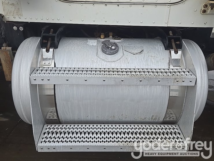 2007-peterbilt-379-image-41