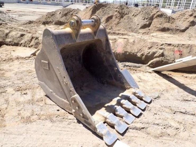 2021-caterpillar-323-image-75