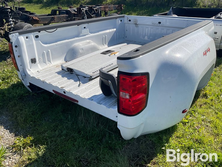 2016-chevrolet-3500-image-5