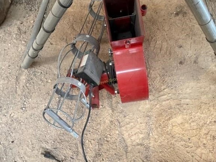 heater-pitching-machine-&-net-image-3
